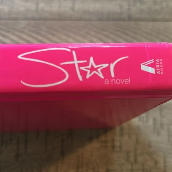 Star⭐️by PamAnderson Great beach 🏖️ read! Copyright ©️ 2004 - Picture 5 of 10